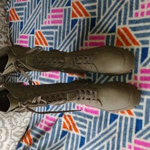 Zara women's laced lug buckle boots